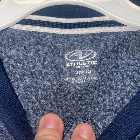 Boys Large sweatshirt - Picture 2 of 4